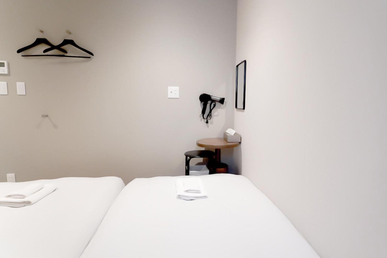 &And Hostel Shinsaibashi East أوساكا الغرفة الصورة